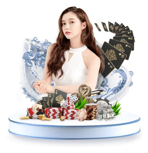 Hai chú gà chọi đang thi đấu trên đấu trường